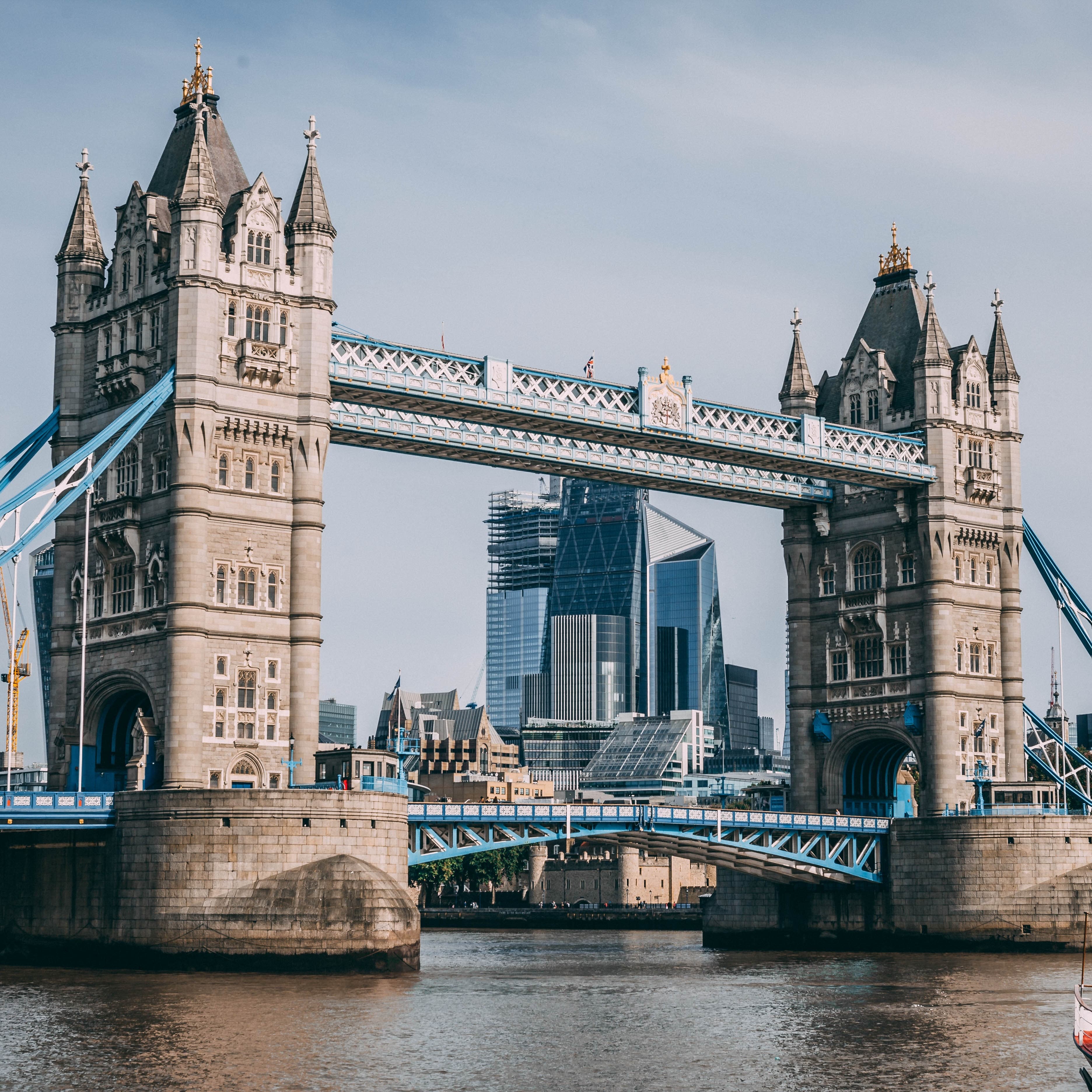 London Big Ben from water.