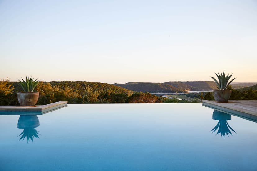 Sleek infinity pool overlooking Texan desert