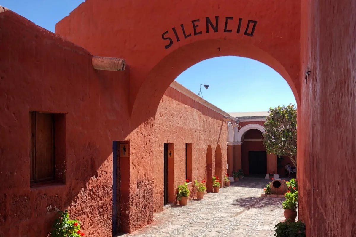 Signage saying "Silencio" in the grounds of Santa Catalina Monastery.