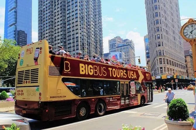 A red and yellow bus reading "Big Bus Tour USA"