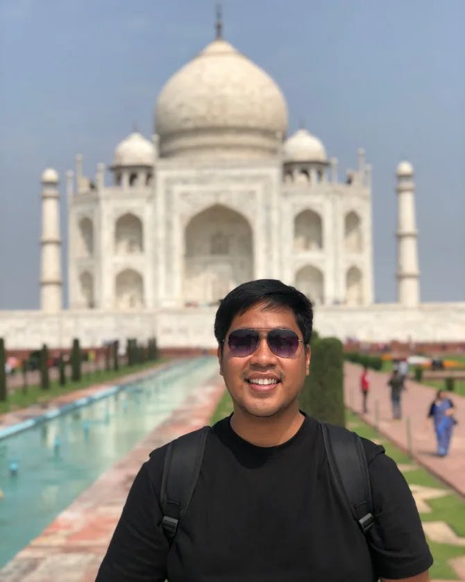 Travel advisor posing in front of the Taj Mahal