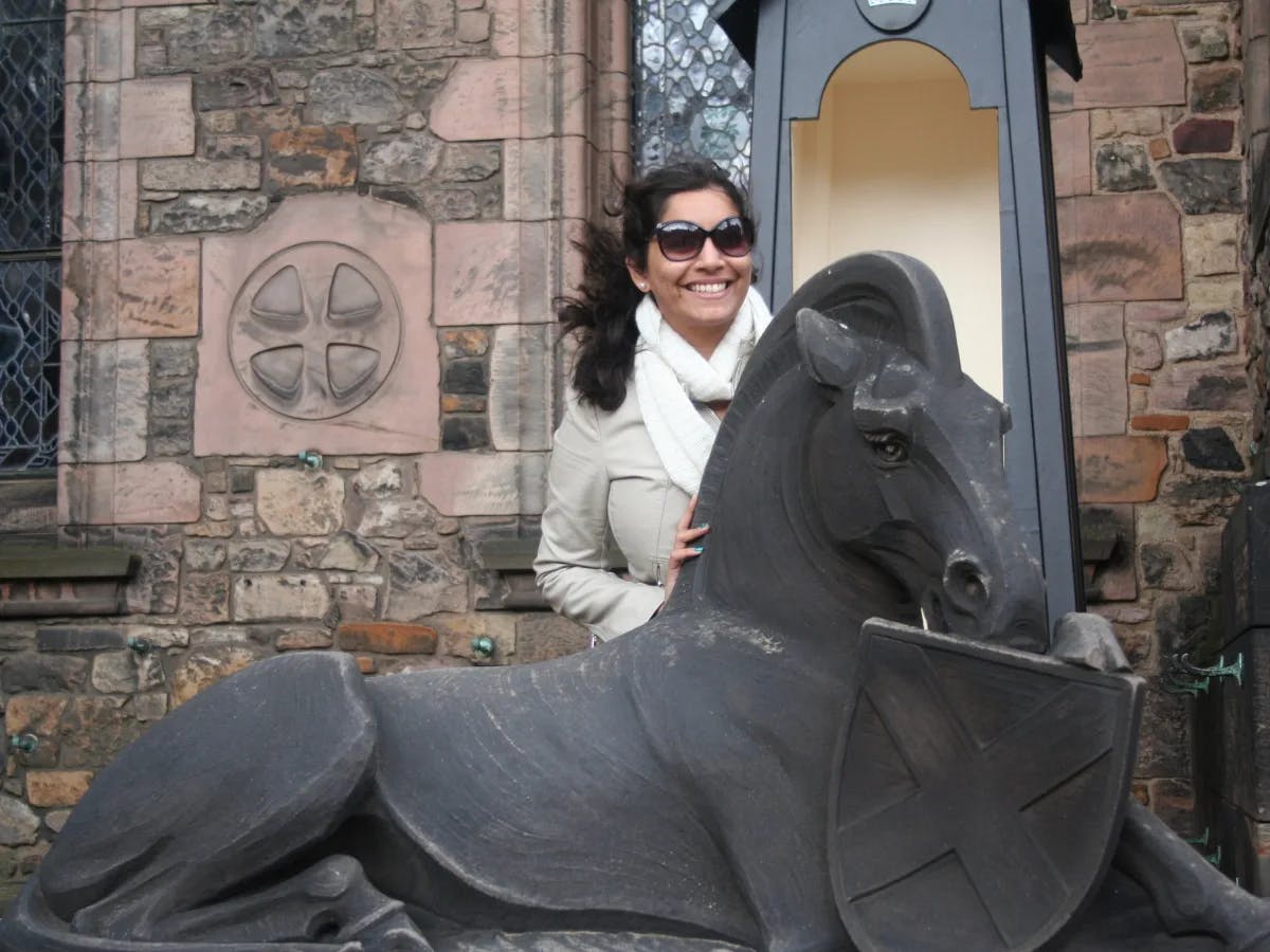 person-sitting-on-a-statue-scotland-travel-guide