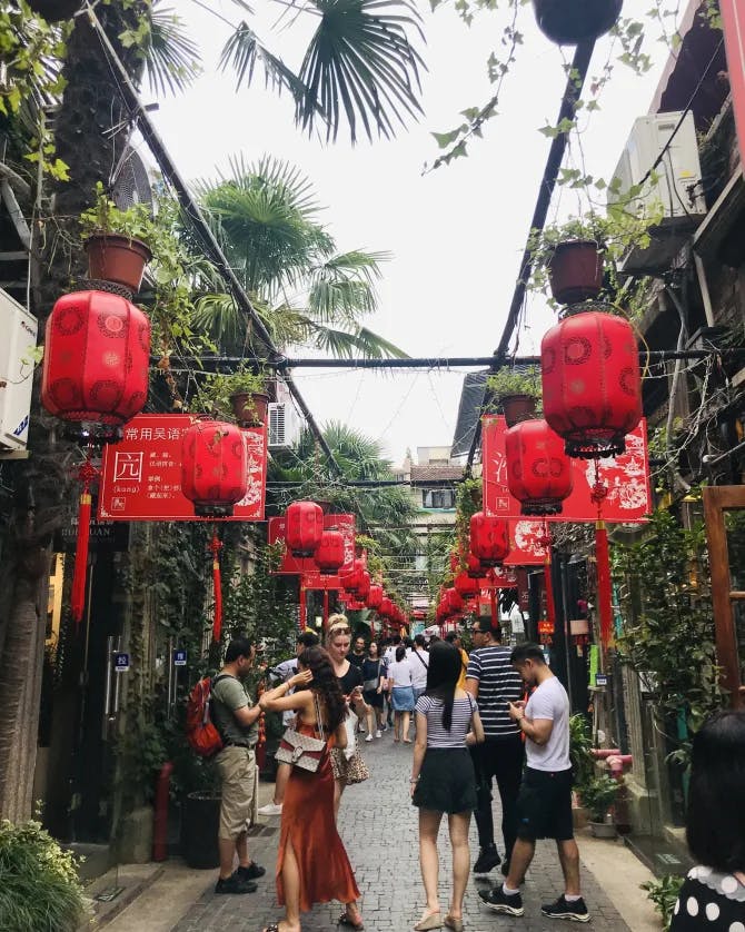 Picture of people at Tianzifang