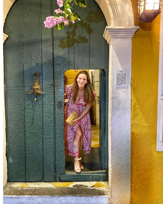 Travel advisor posing in a green doorway