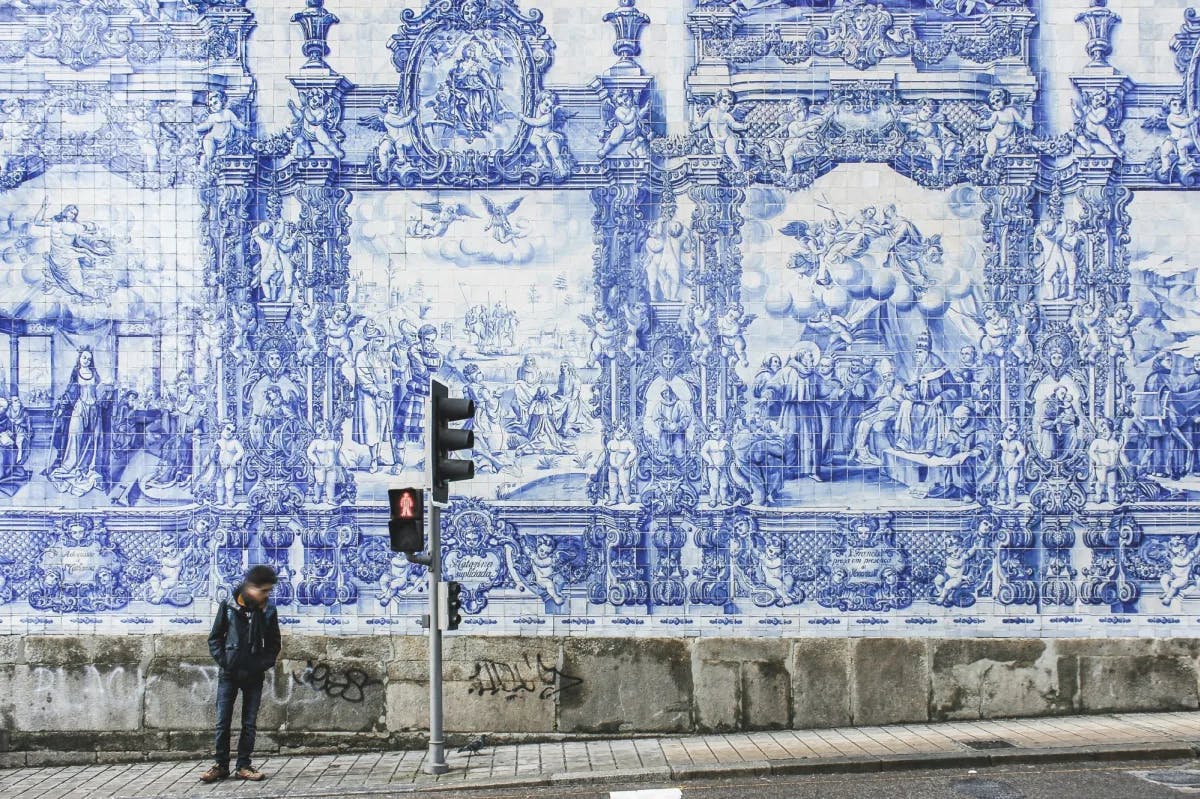 A large wall mural made out of blue and white tile