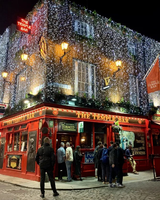 Picture of The Temple Bar at night