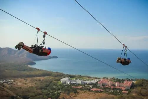Ziplining in Costarica