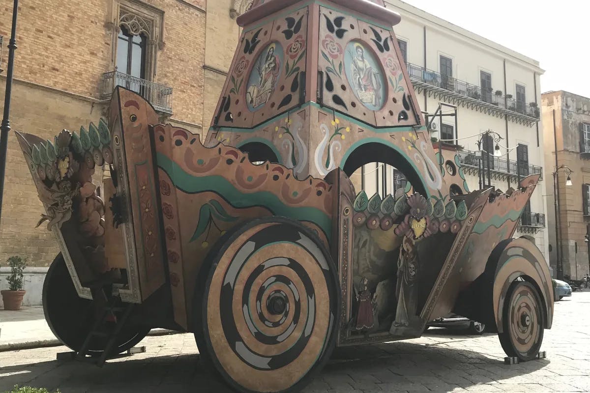 The look of Palermo Piazza is historic.