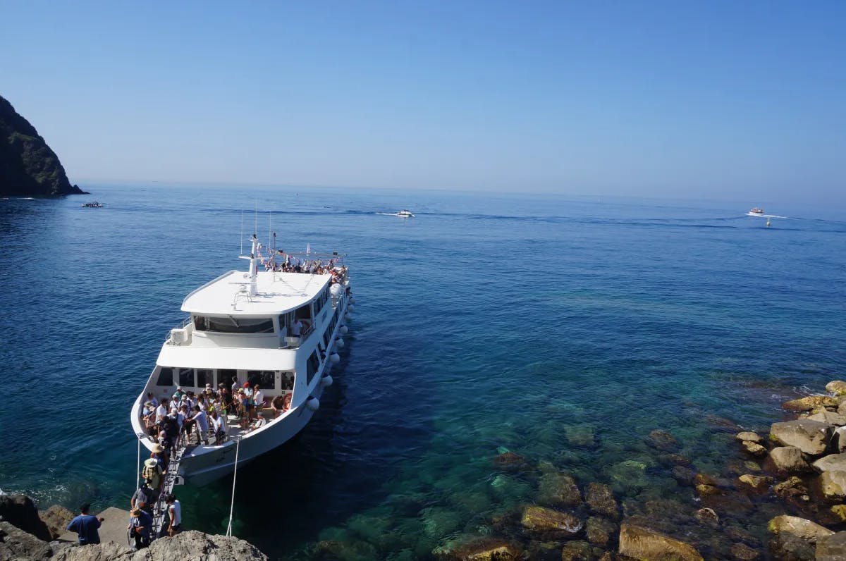 Taking a ferry to go from Riomaggiore to Manarola.