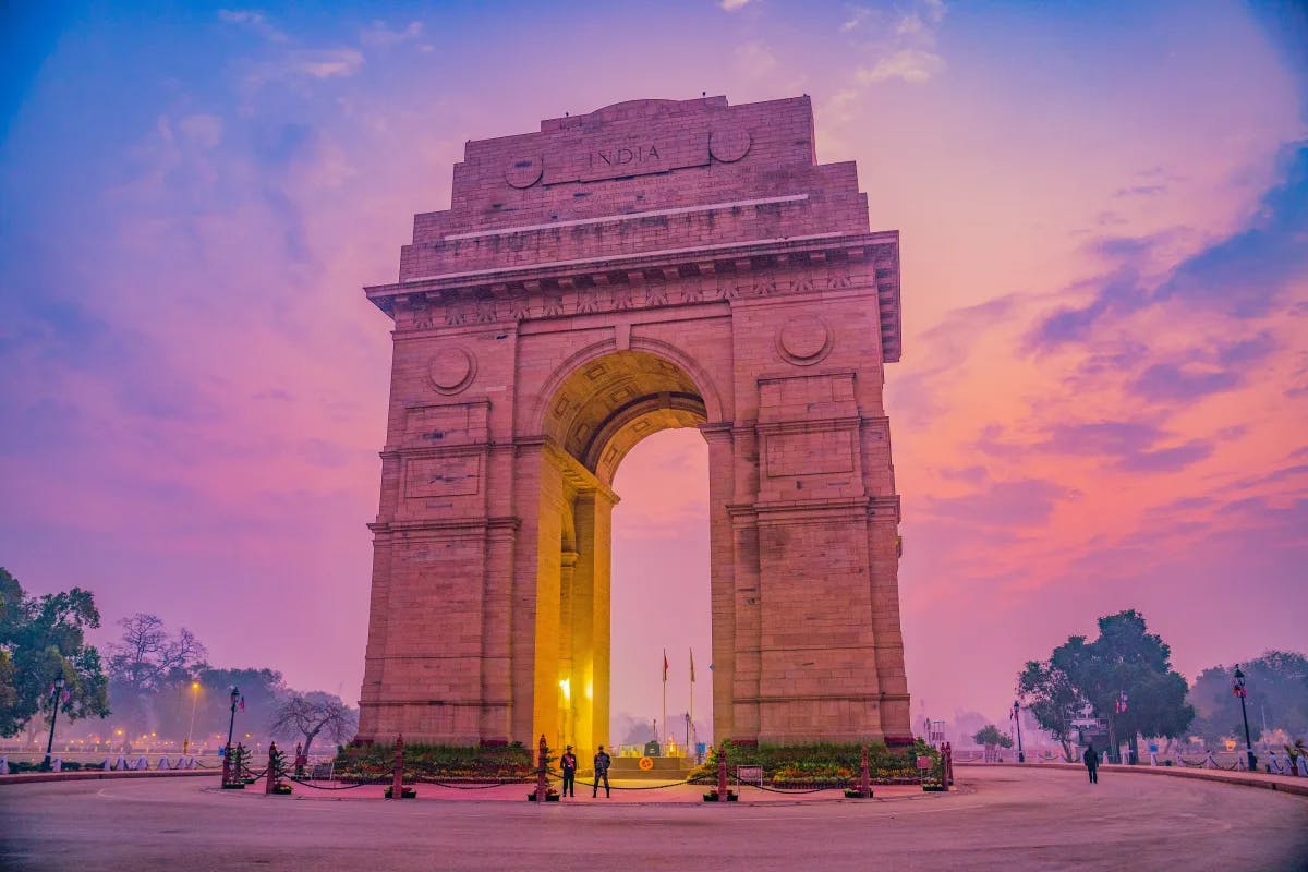 A picture of India Gate at sunrise.