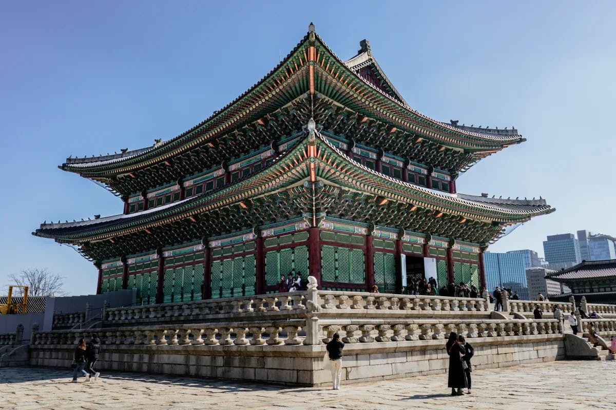 seoul-palace-during-daytime-south-korea-travel-guide