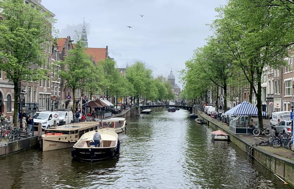 water canal amsterdam