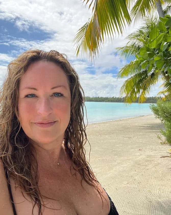 Travel advisor posing on a beachside