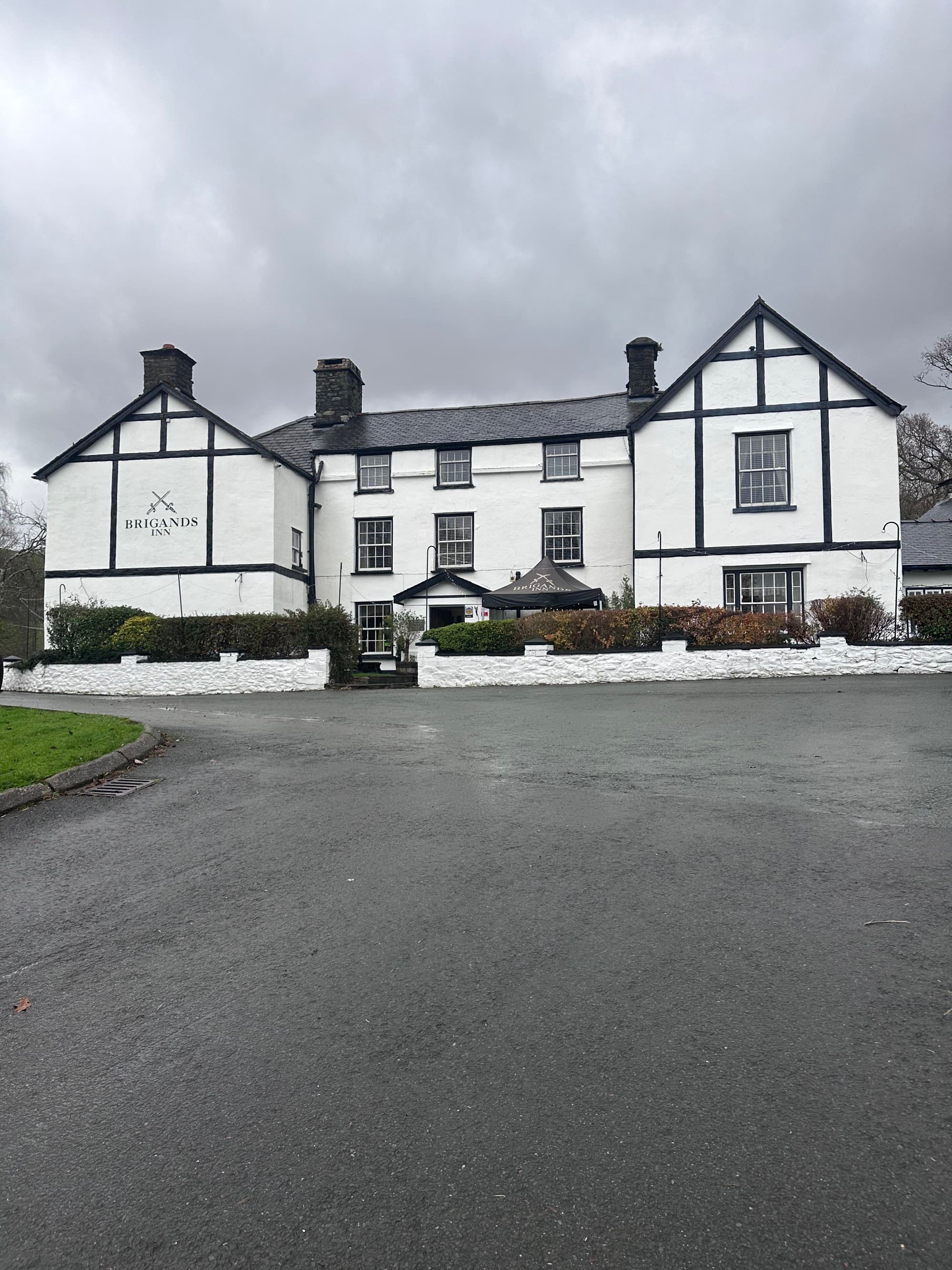 Outside view of a black and white Tudor-style inn.