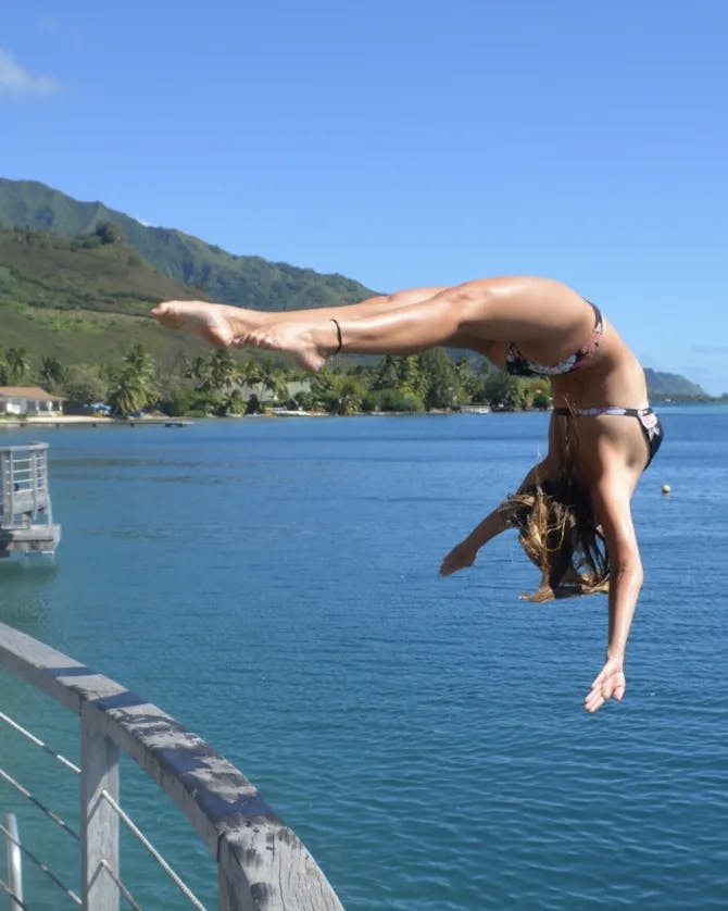 Picture of Cierra diving