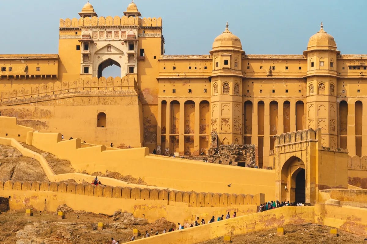 brown-concrete-fort-india-travel-guide