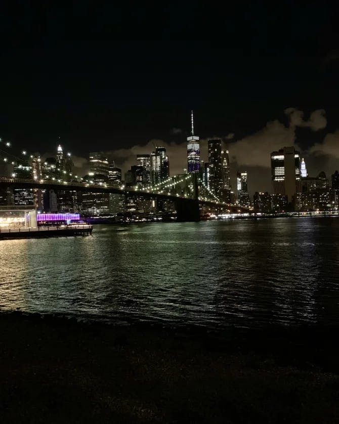 Picture of Brooklyn Bridge at night