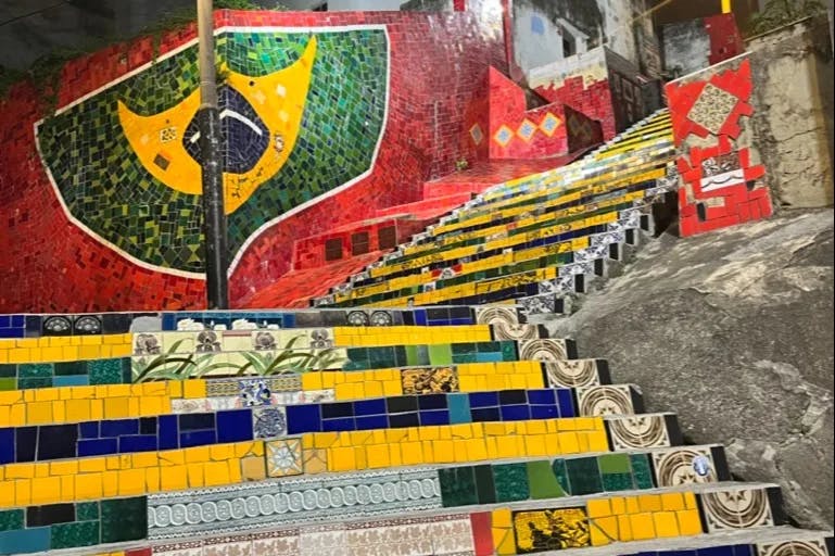 painted-walls-floor-brazil-travel-guide