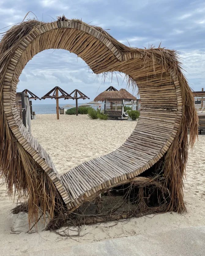 Beautiful heart shaped sitting arrangement on beach