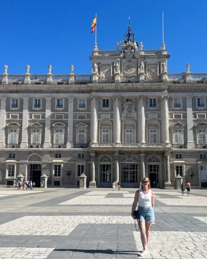 Travel advisor posing in front of a castle