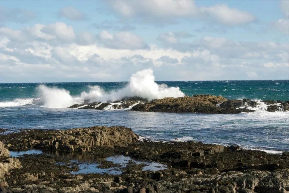 Staffin Bay of the Isle of Skye captivates with its rugged beauty and Jurassic-era fossils.