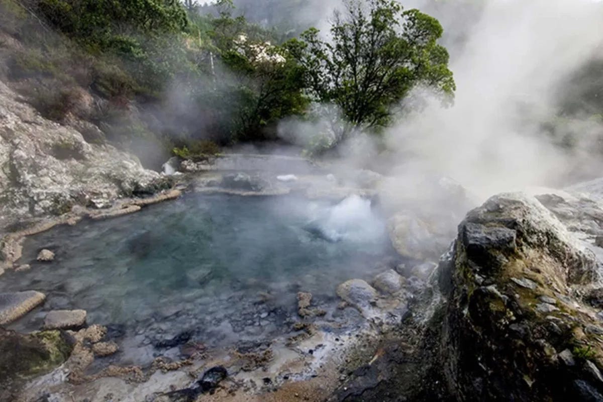Caldeiras das Furnas refers to the geothermal hot springs and steam pools located in the town of Furnas.