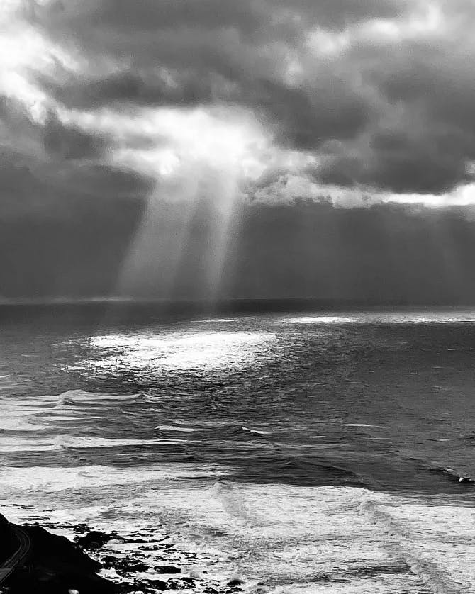 Picture of sea with clouds