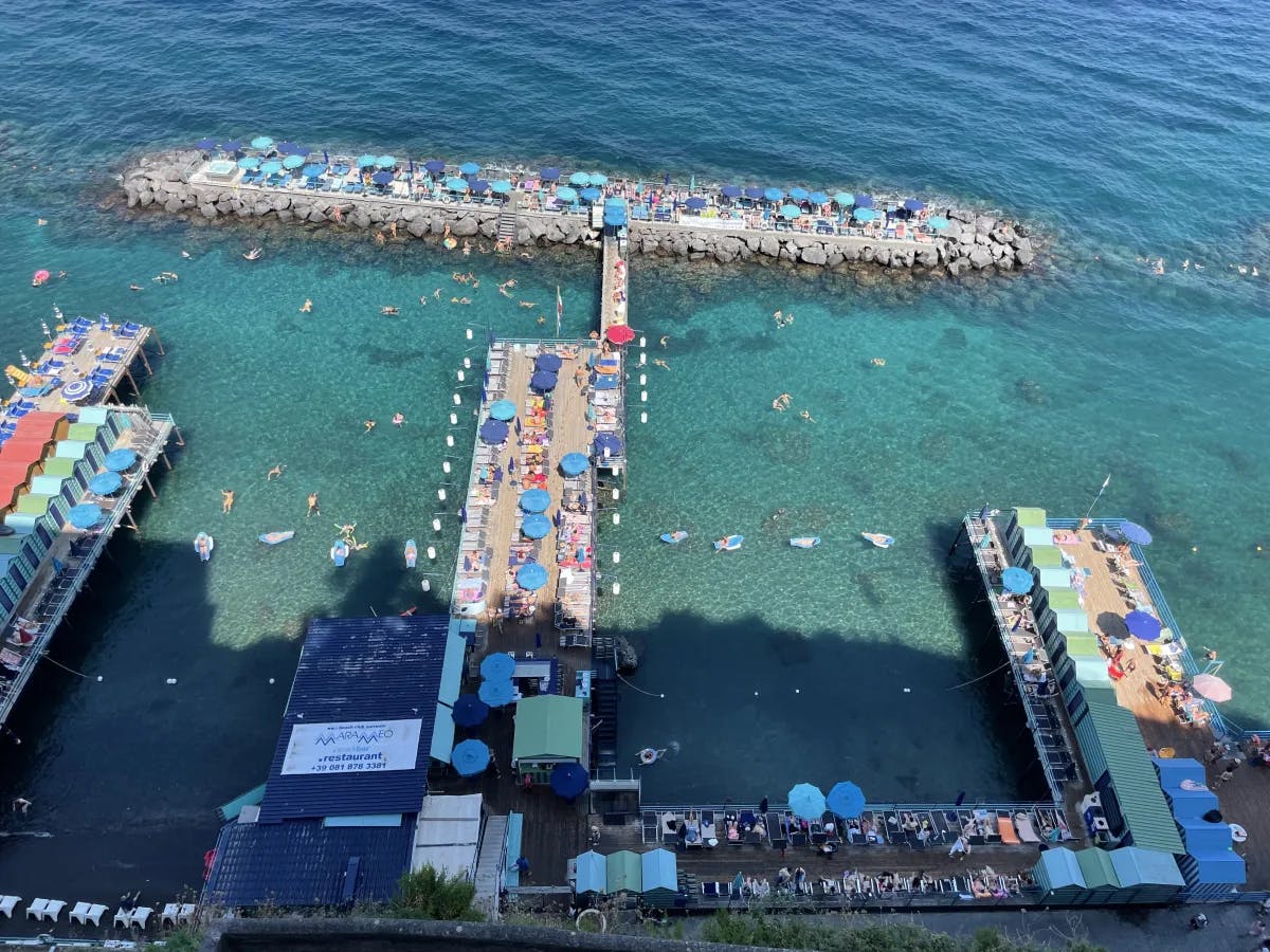 An ocean view with multiple restaurants on a jetty. 