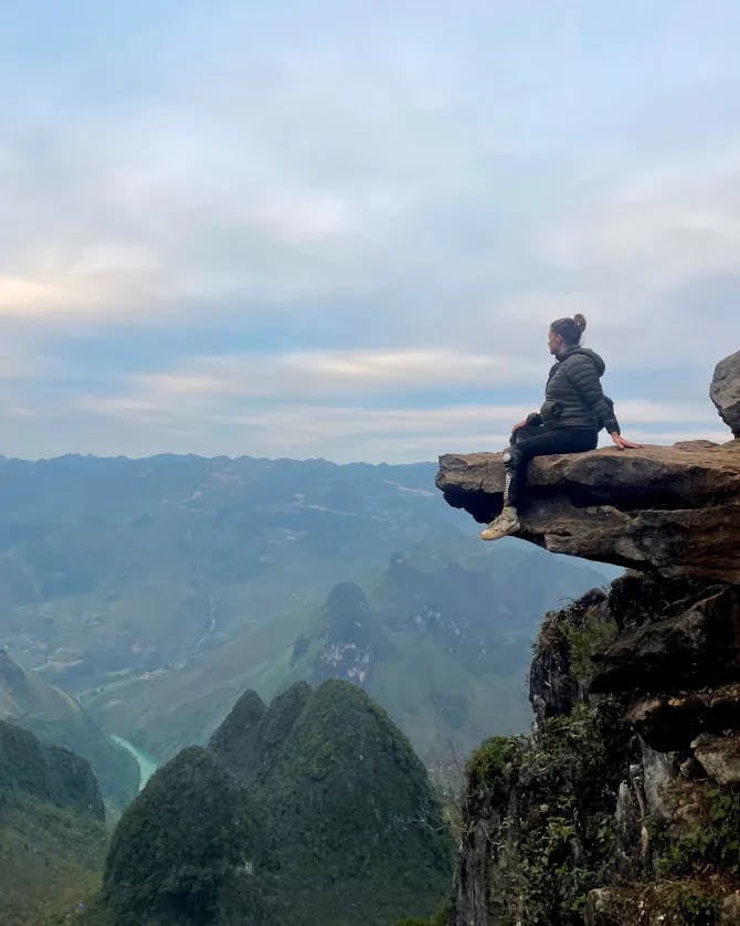 Travel advisor posing on a sea cliff