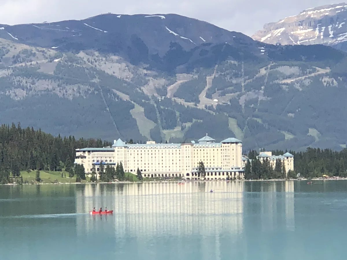 Fairmont-Lake-Louise-Banff-travel-guide