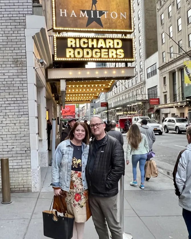 Advisor with a woman in a city street.