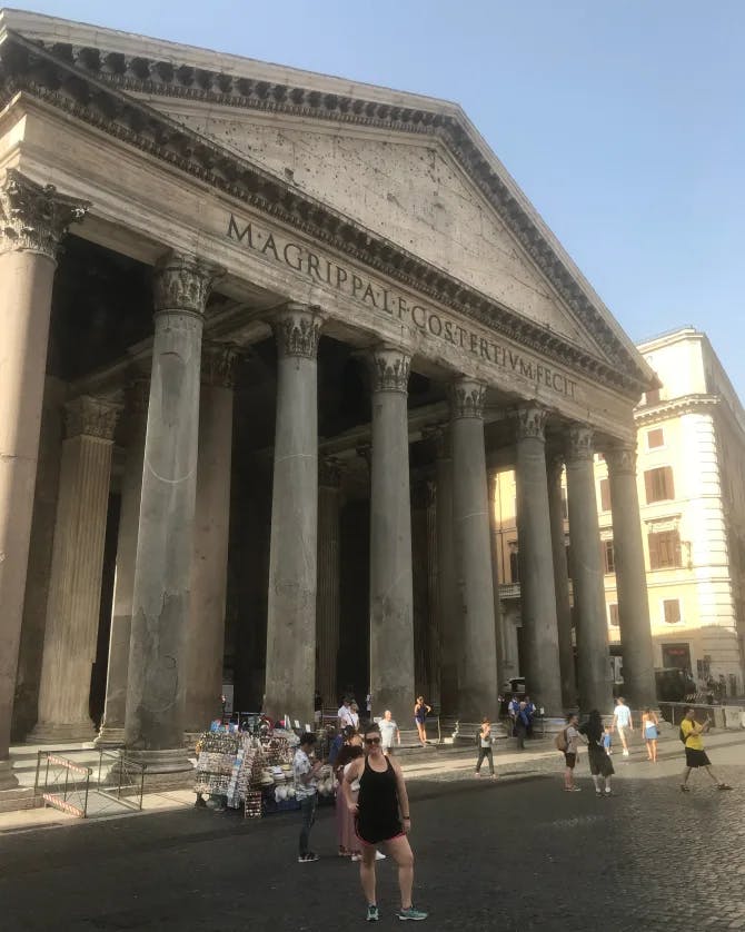 Picture of Molly standing in front of the Pantheon
