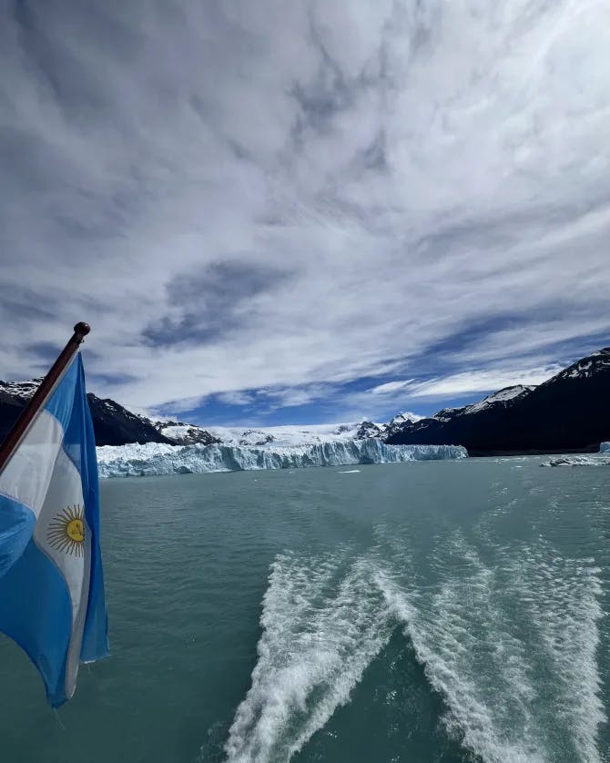 A view of Glaciers from a boat