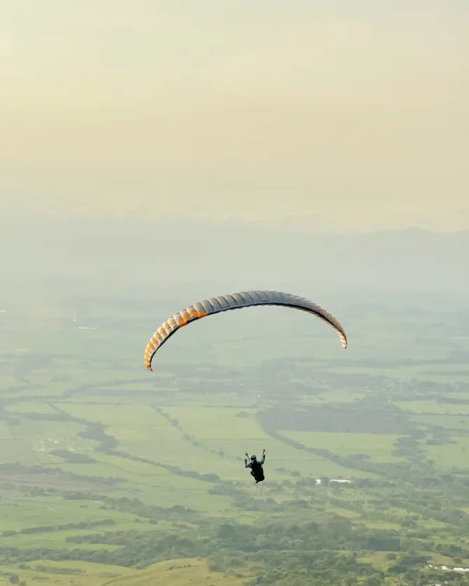 paragliding photo