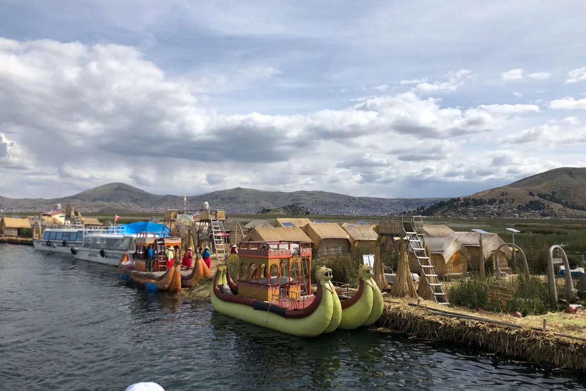 Boats in line for a boat tour in Lake Titicaca.