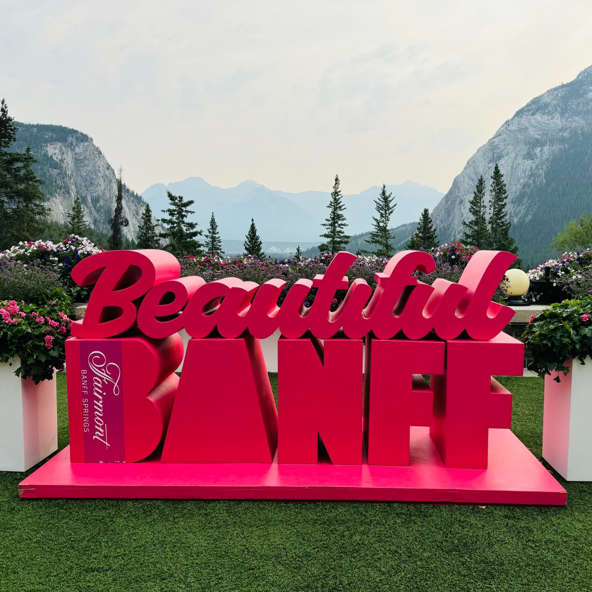 A sculpture of words that read: Beautiful Banff.