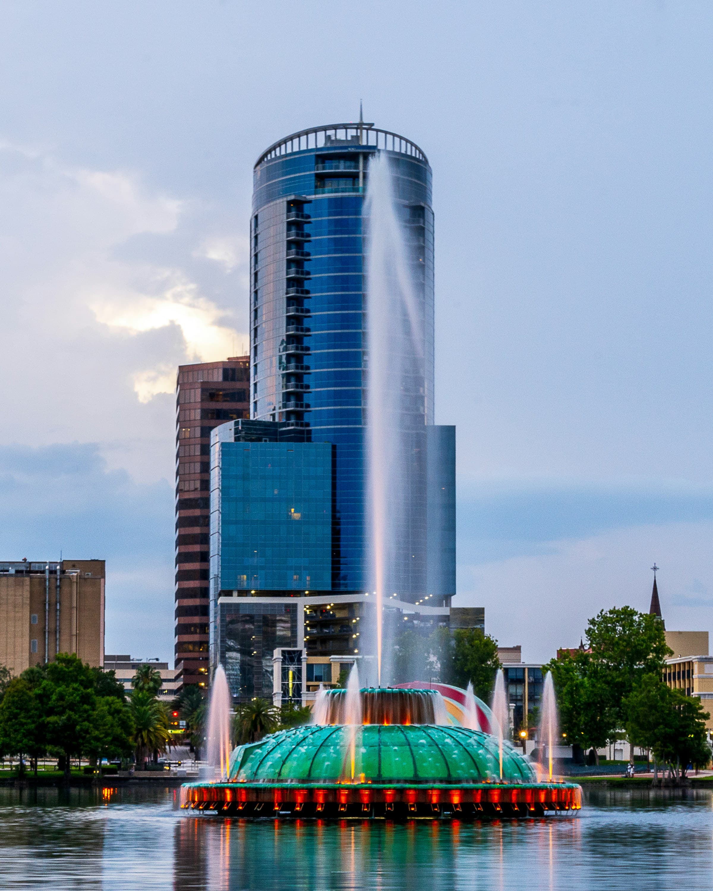 Water fountain with Aspire building in the background at Lake Eola Park.