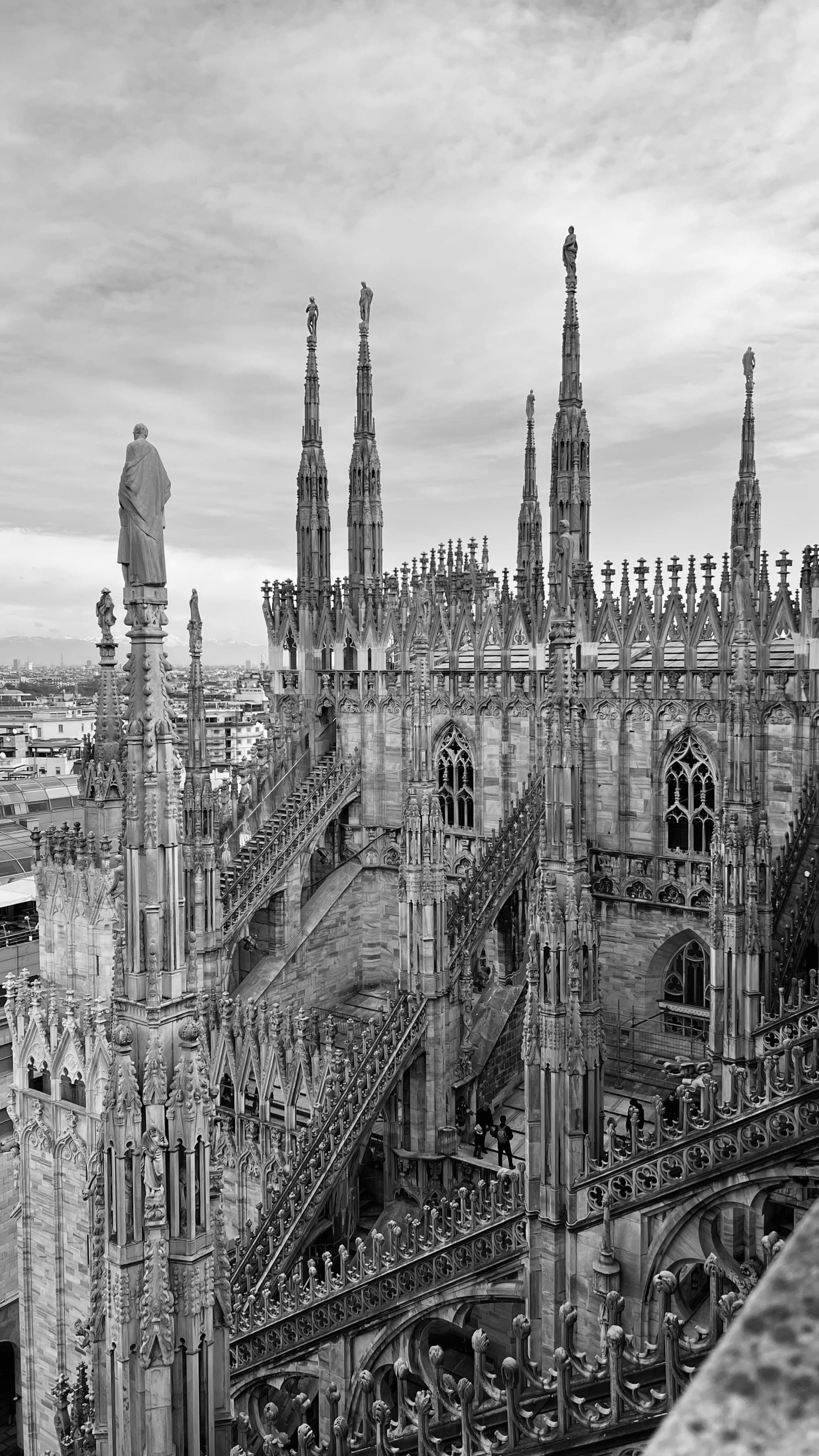 Black and white picture of a cathedral.