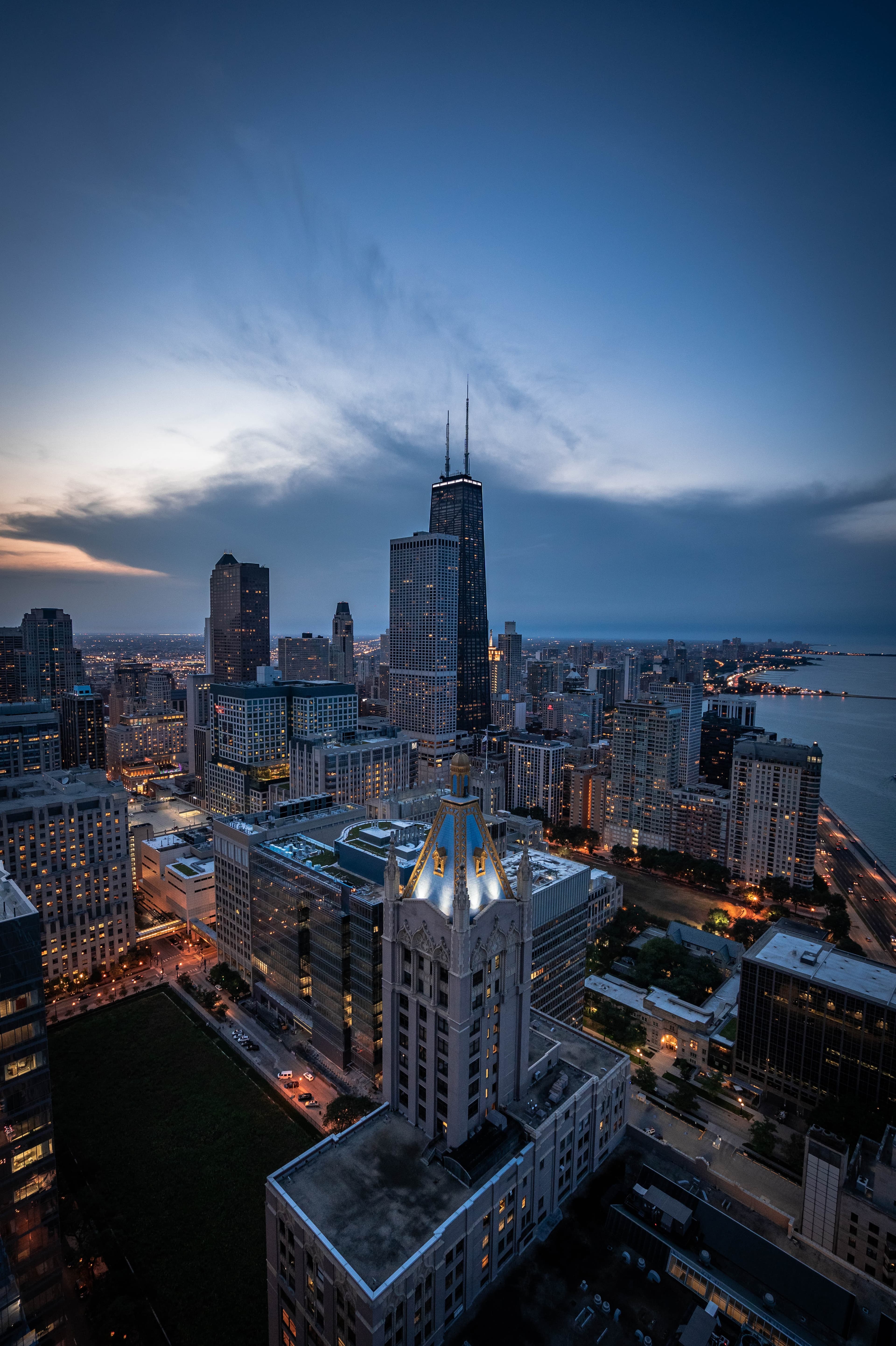 city view Chicago buildings night view