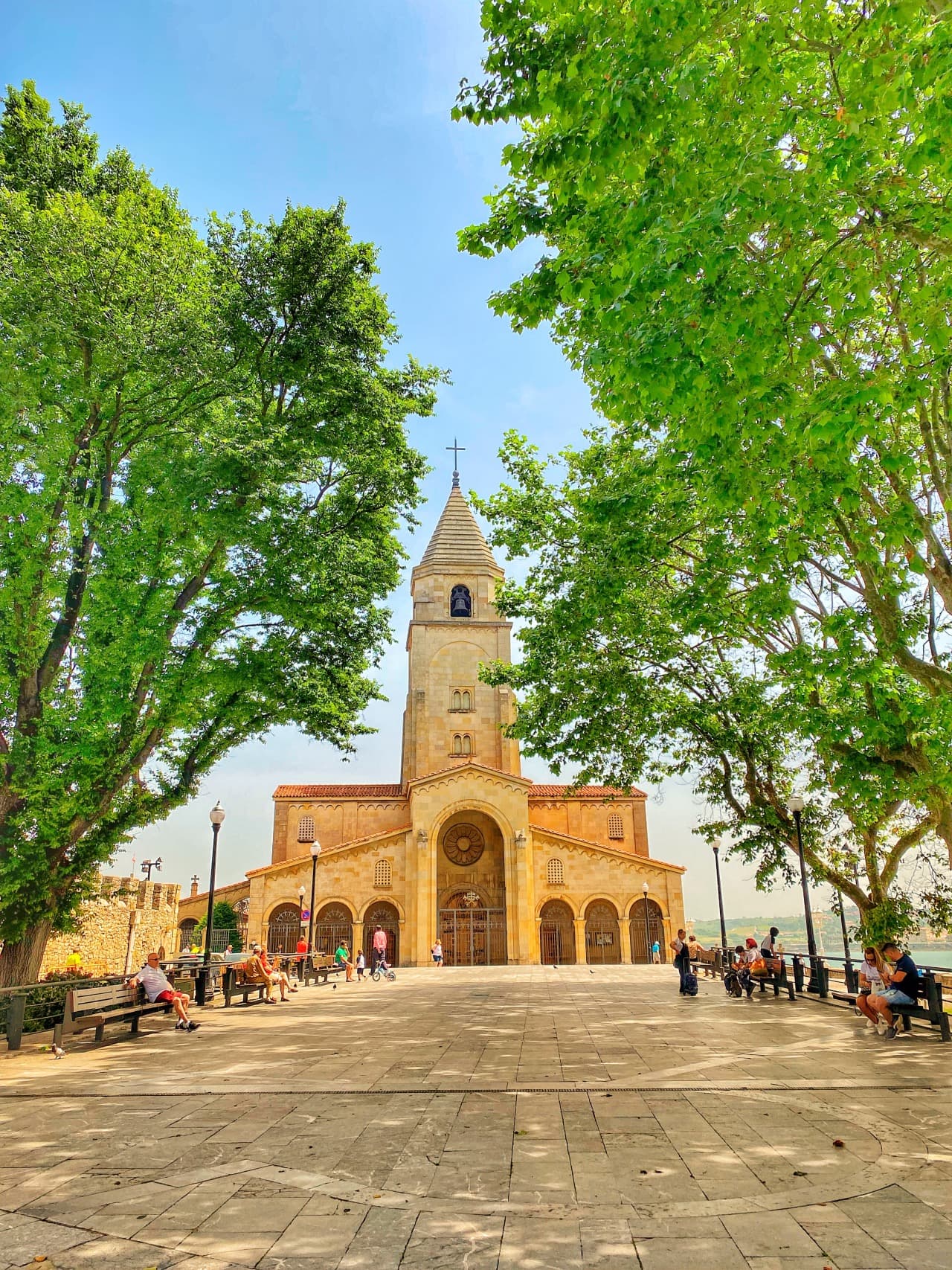 church people's daytime picture