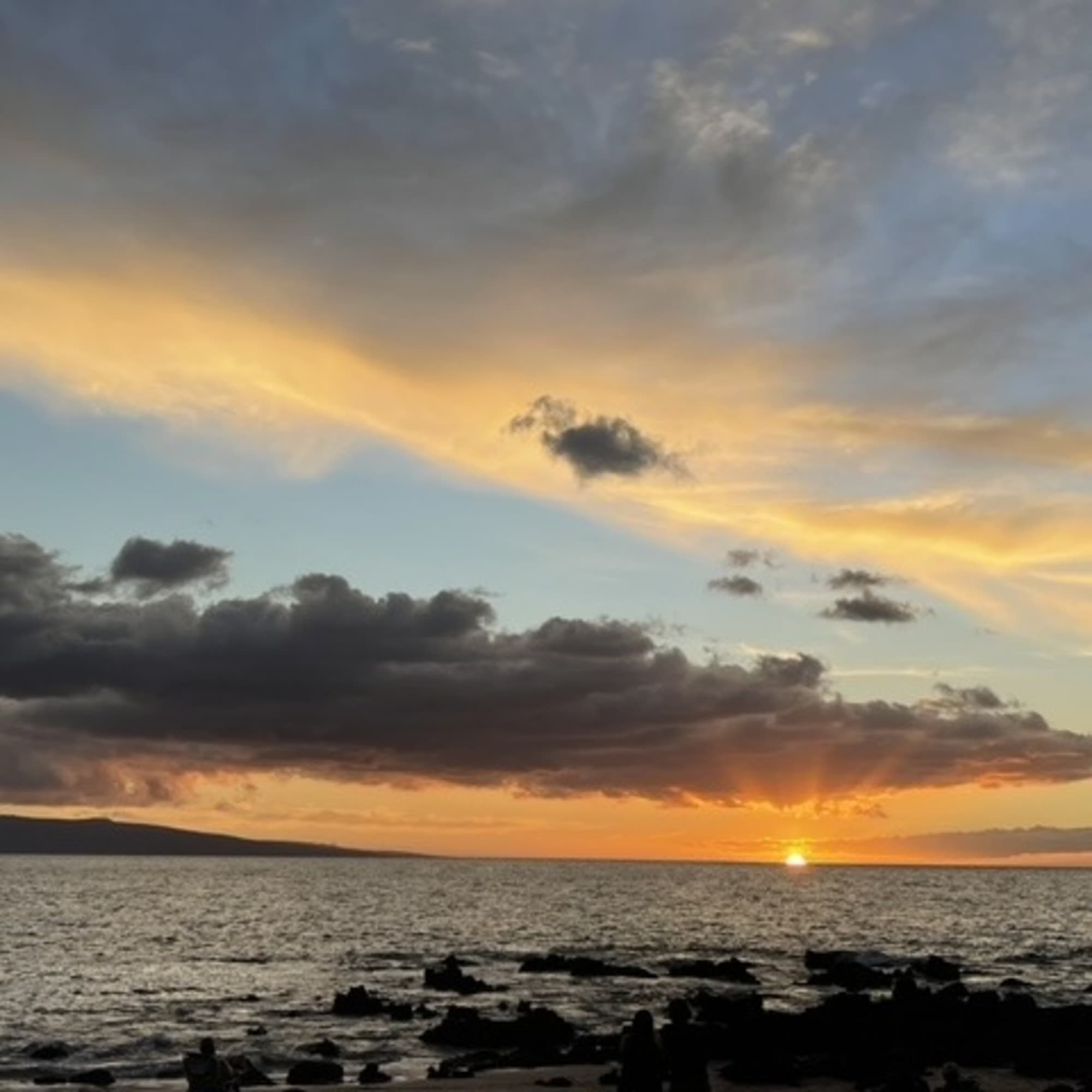 This image captures a serene and picturesque sunset over the ocean.