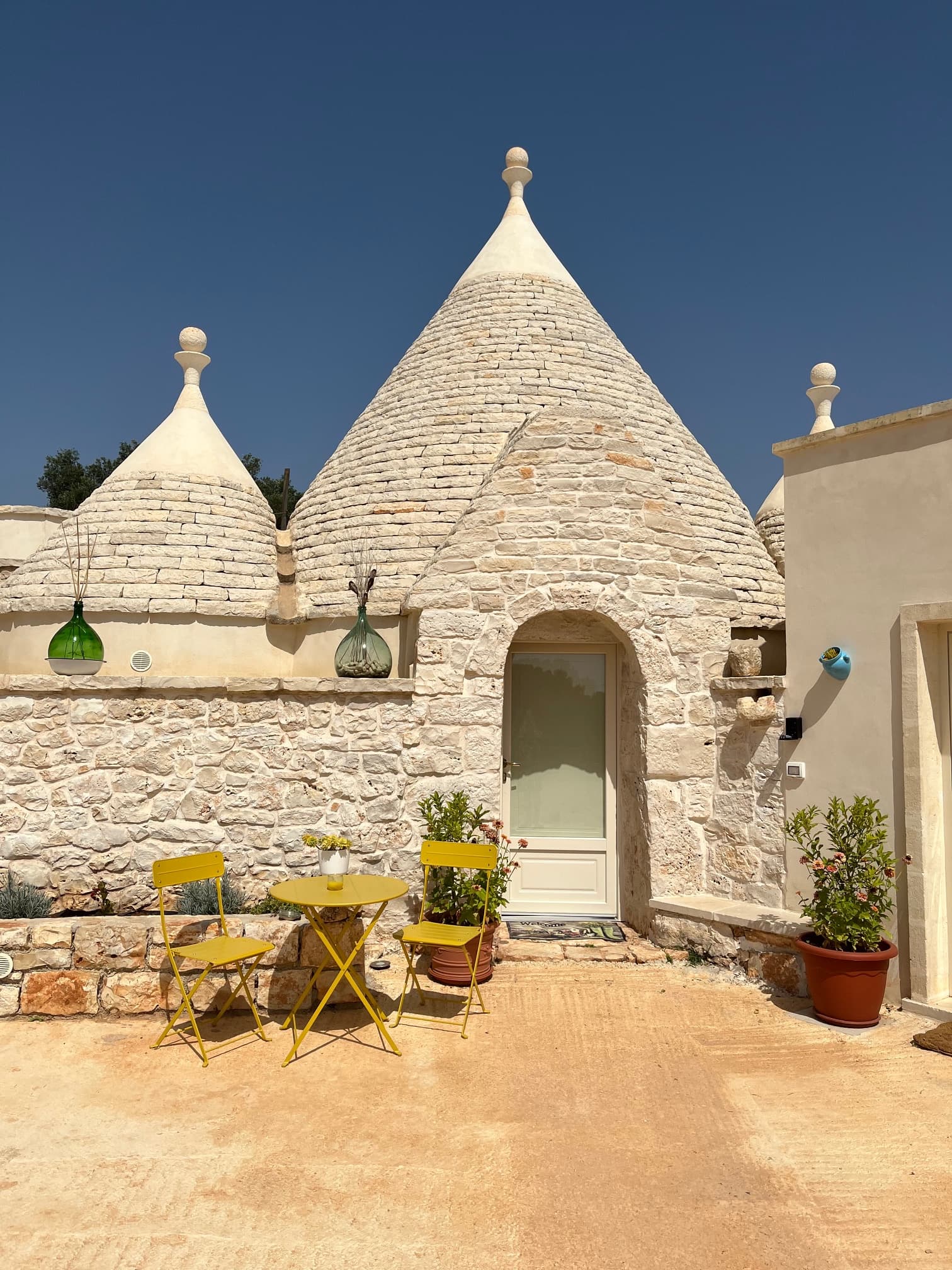 Polignano a Mare is a charming seaside gem in Italy, found in  Bari, Puglia's capital.