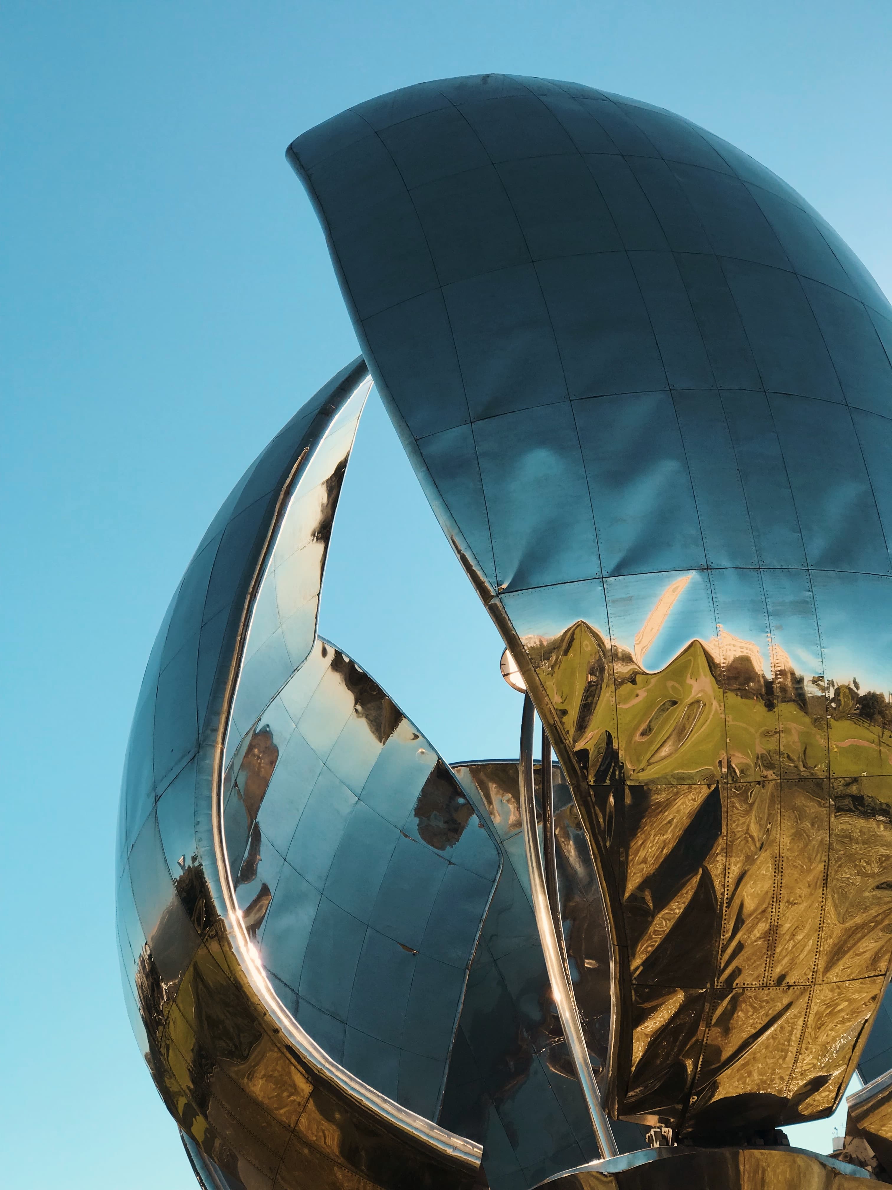 Buenos Aires flower monument.