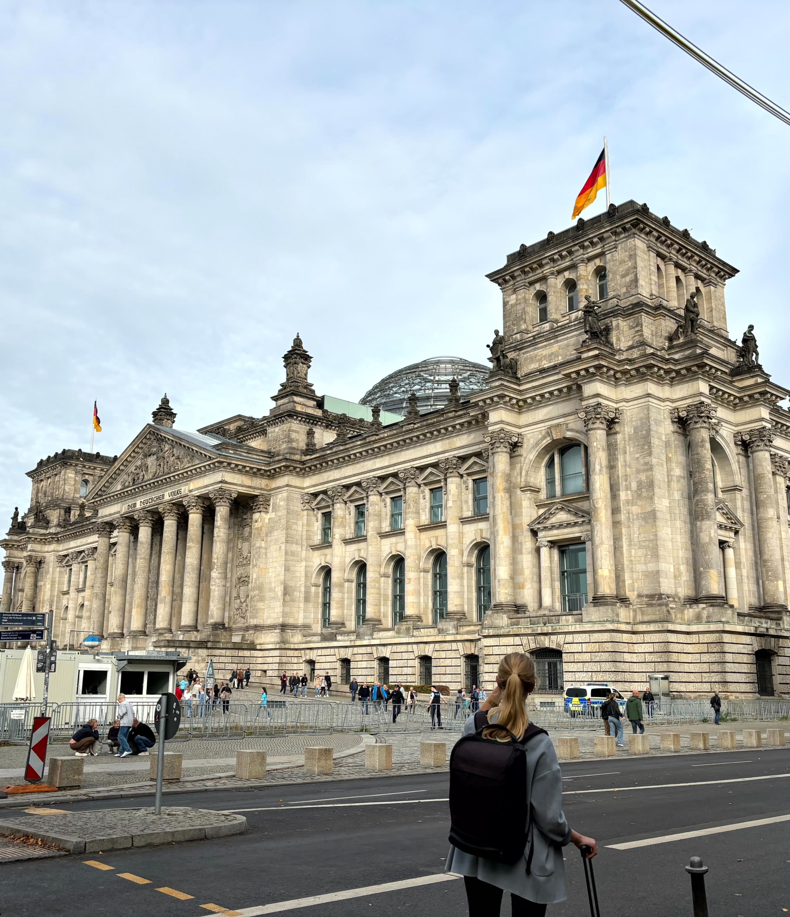 A large government building during the daytime