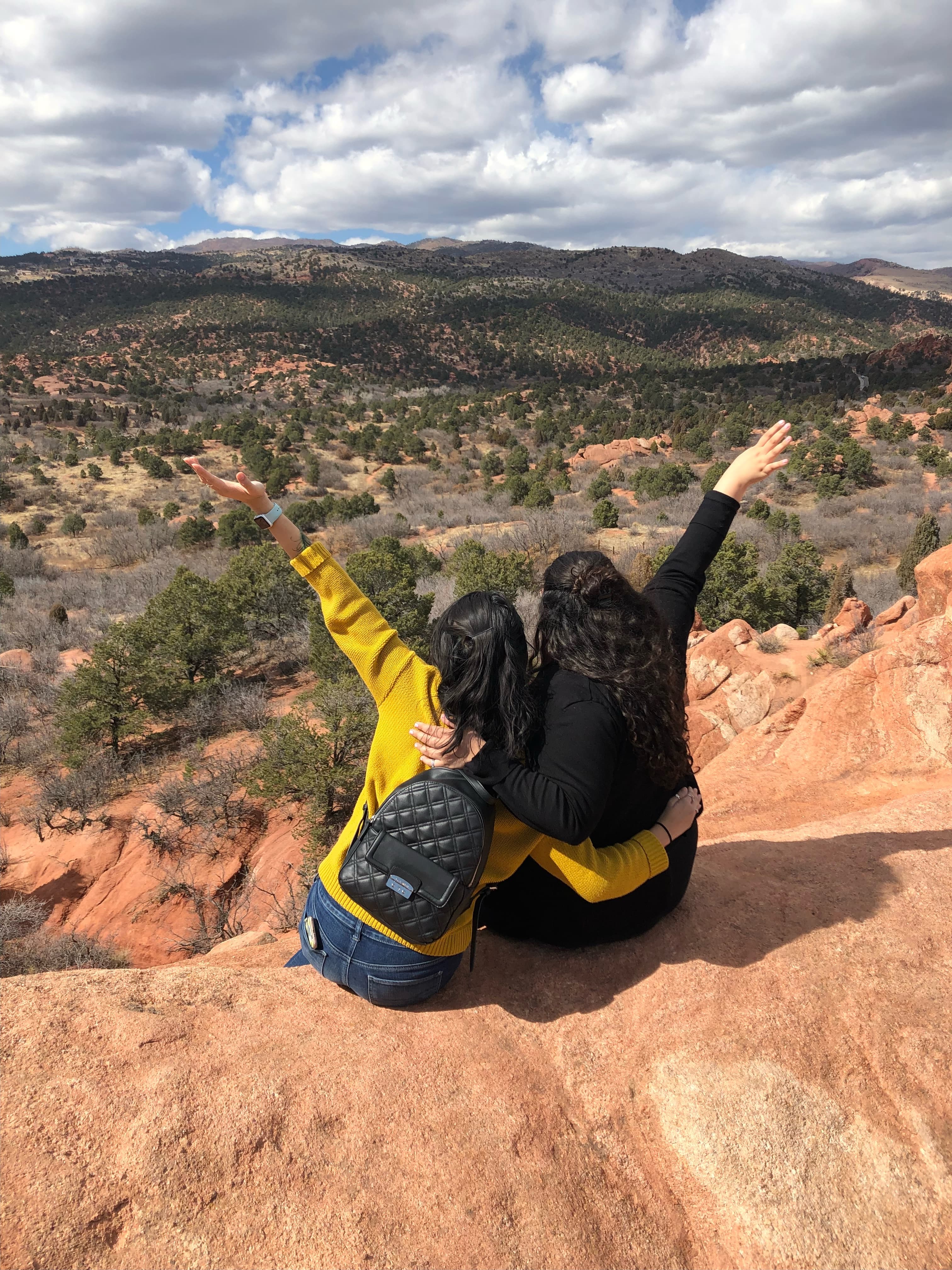 2 friends enjoying in Colorado