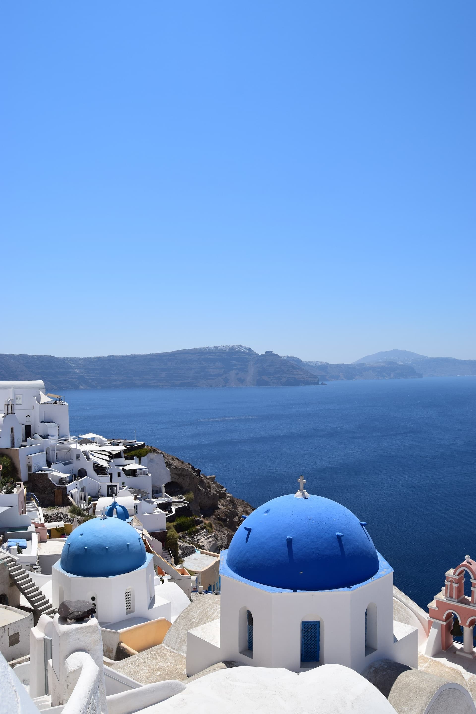 white buildings near the ocean during daytime