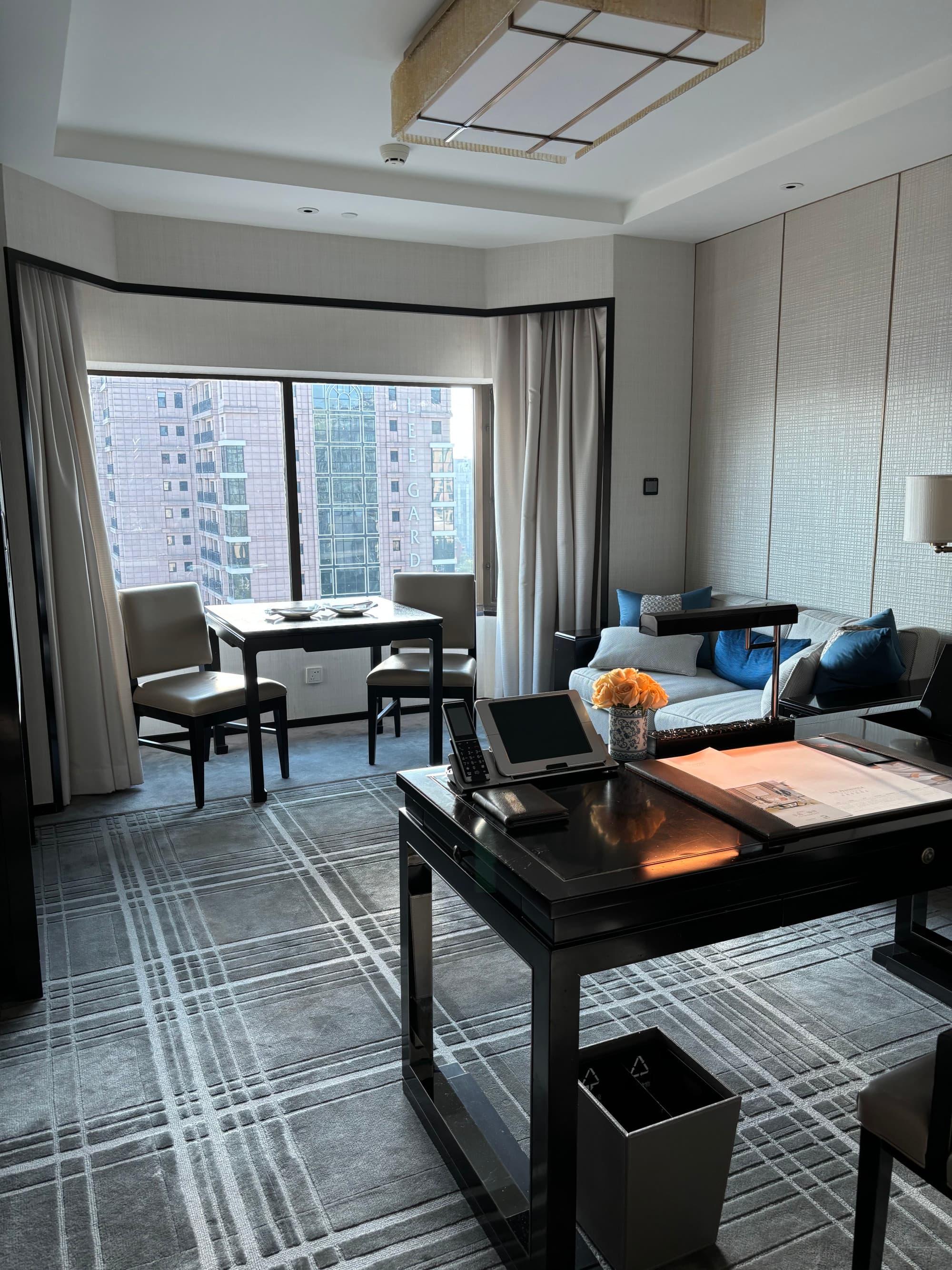 A desk and chairs in a hotel room