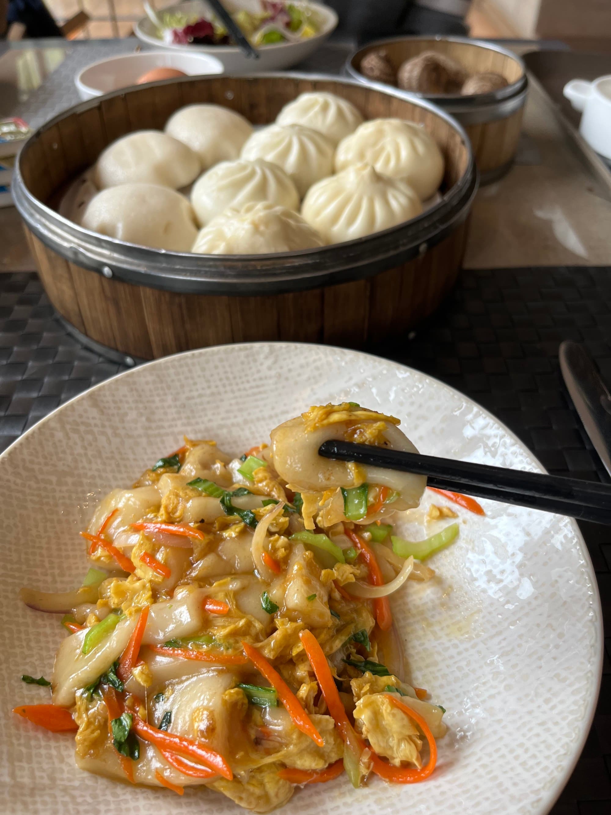 Noodles and vegetables in a bowl