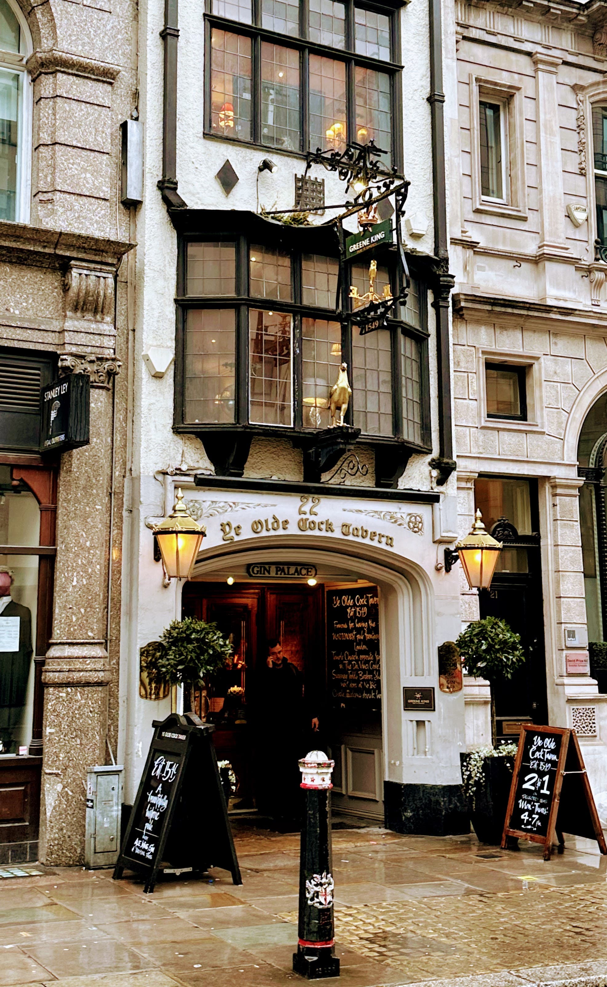 Front of a white and black building, one of the best restaurants in London.