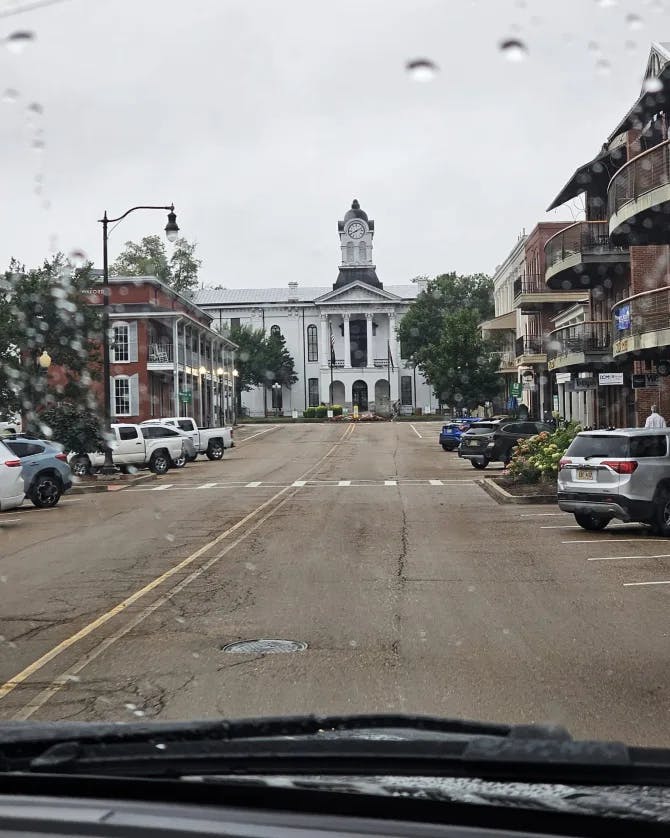 Beautiful view of Oxford Square on a rainy day